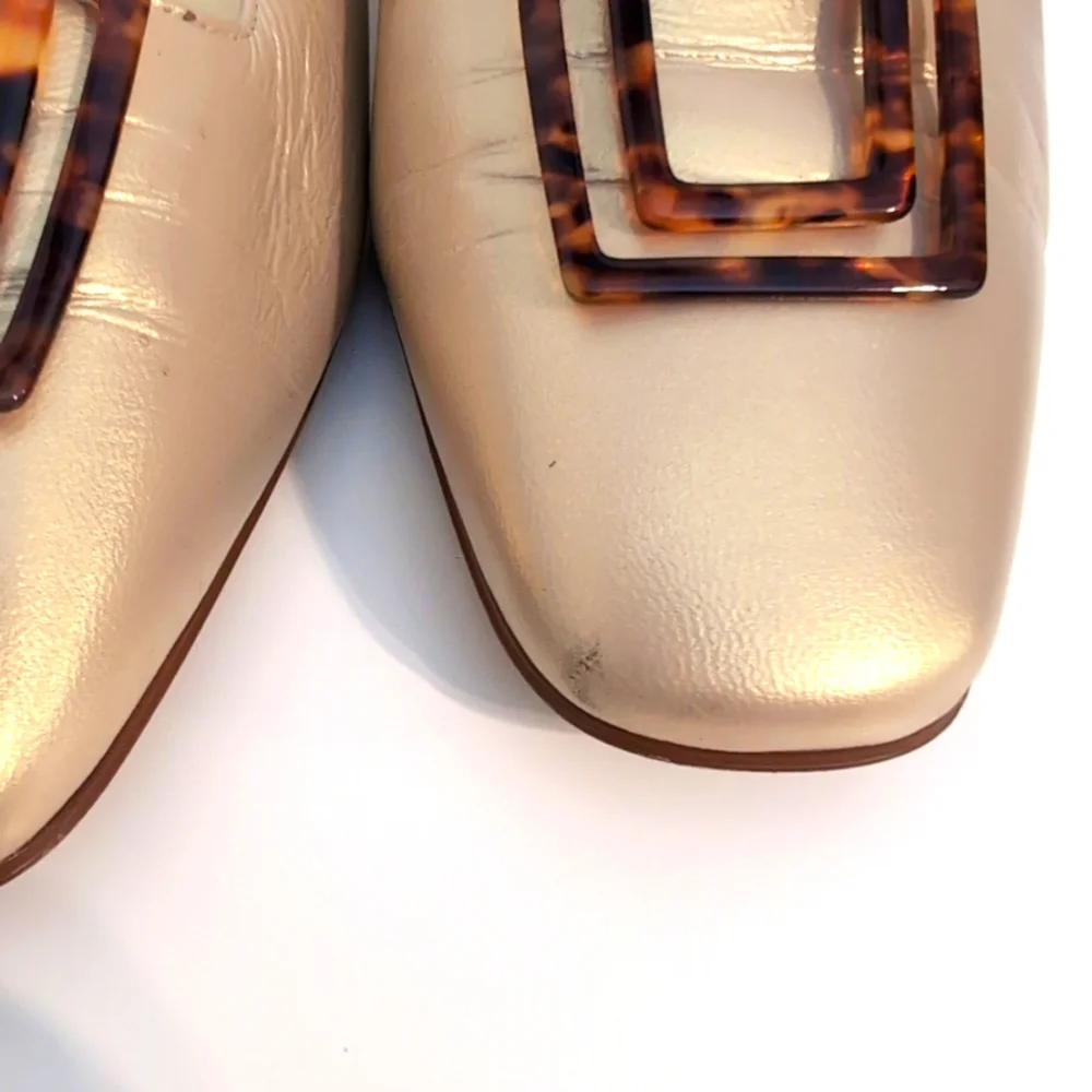 Ann Marino Leather Gold Tone Block Heels w/ Tortoise Shell Ornamental Buckle 10M